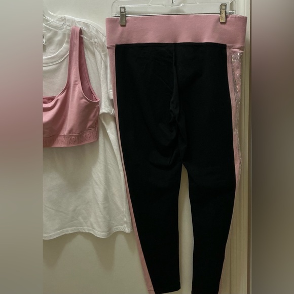 Pink VS Bling Graphic T-Shirt, Bra
Top & Leggings - Picture 9 of 9